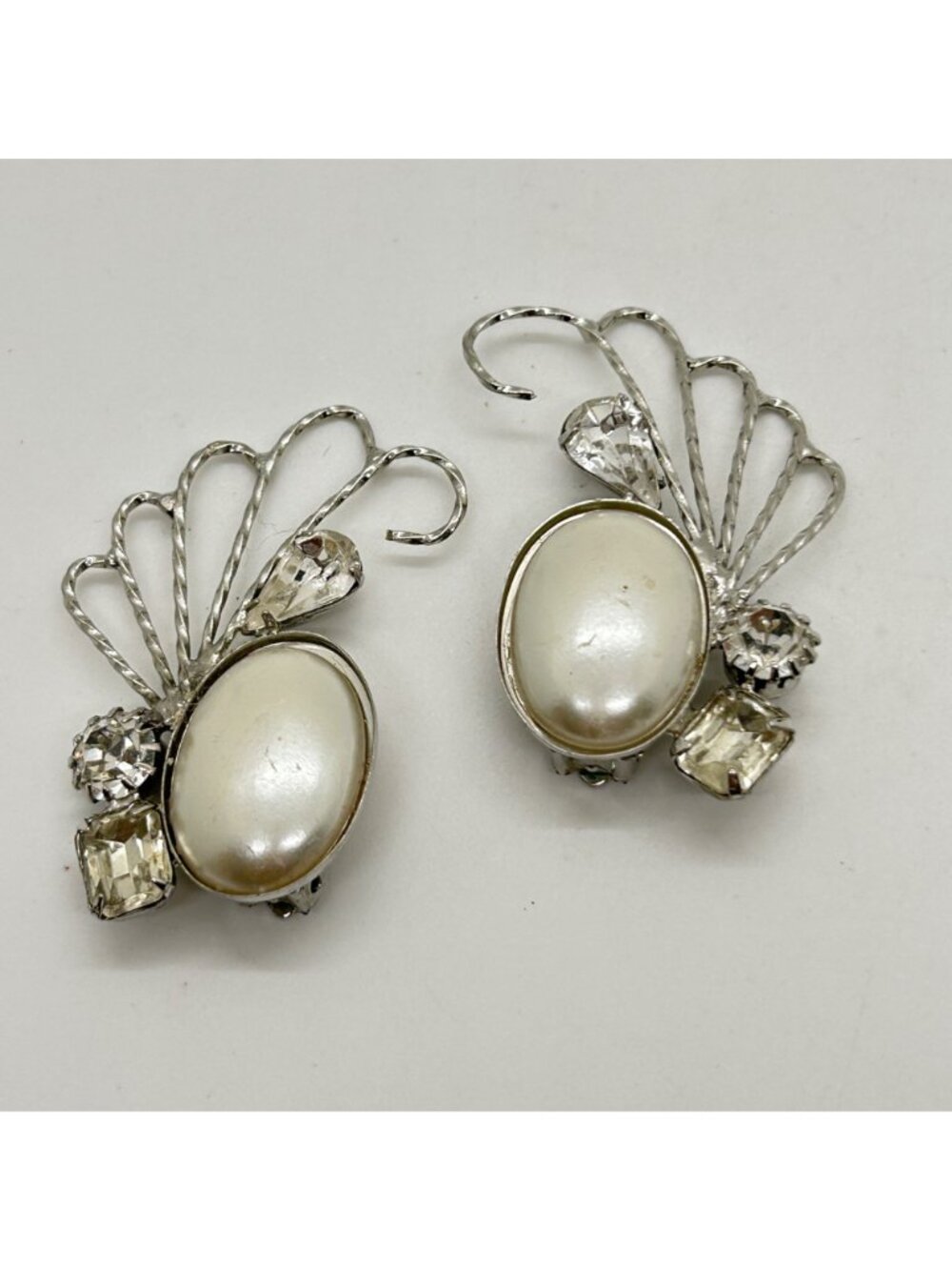 Vintage Mid-Century Ear Climber Clip-Ons Faux Pearl Acrylic Rhinestones Runway - Picture 12 of 16
